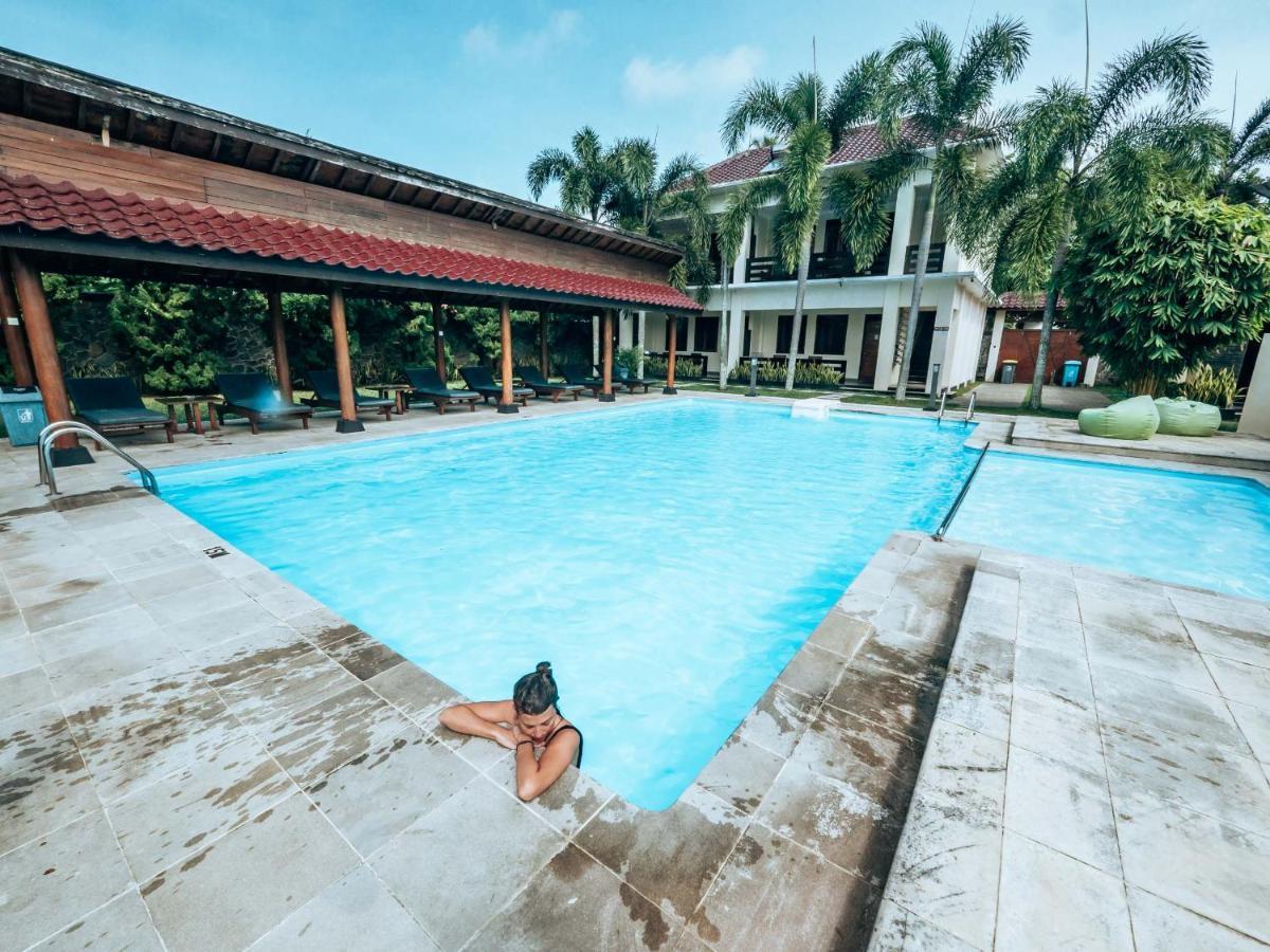 Sunrise Resort Batukaras Exterior photo