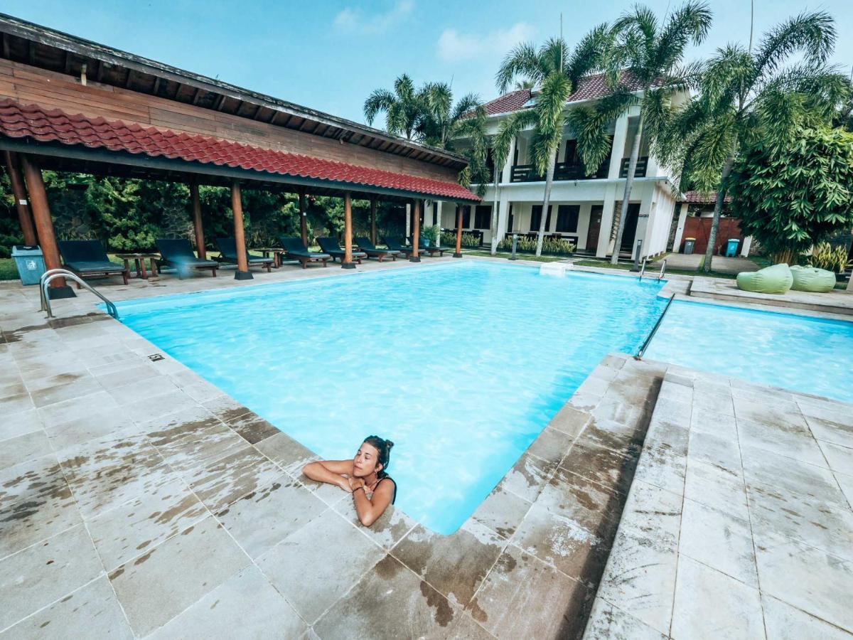 Sunrise Resort Batukaras Exterior photo