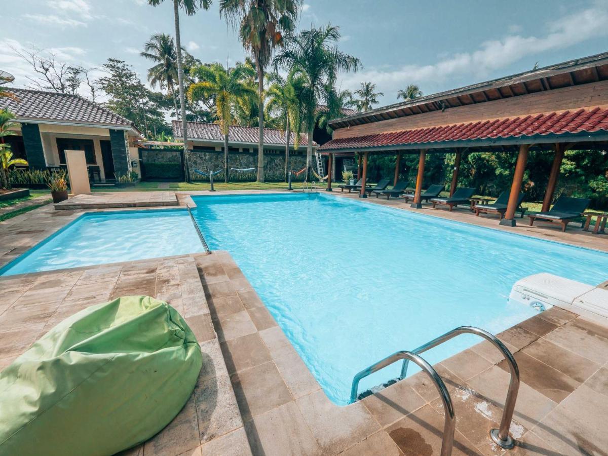 Sunrise Resort Batukaras Exterior photo
